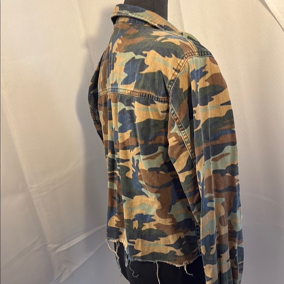 Topshop Women’s Camo Cropped Denim Jacket. Size 4. - Picture 3 of 10